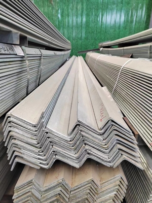 Gerçek ağırlığa göre faturalandırma Sıcak daldırma galvanizli eşit olmayan açılı çelik Tolerans ± 1%