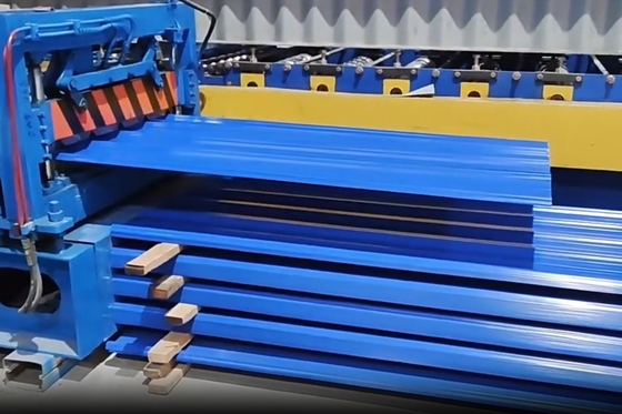 700-2000mm Genişliği Yapı malzemesi için önceden boyanmış Ppgi Z100 Soğuk lastikli çelik sarmal