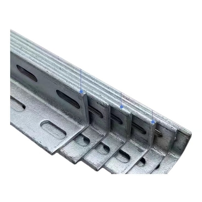 Q195-Q420 Serisi 25*25*4mm-200*200*10mm Sıcak batırılmış eşit taraflı açılı çelik delikli