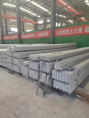Sıcak daldırılmış galvanizli çelik MS açı Q235 A36 SS400 S235JR Çelik açı çubuğu toleransı ±1%