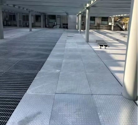 Endüstriyel Tasarım Tarzı Maden Alanı Geçit Platformu için Galvanizli Çelik ızgara zemini