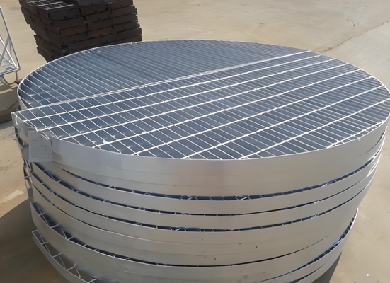 50mm Pitch ve ISO9001 Sertifikası ile Galvanizli Çelik Çubuk Yer ızgara yürüyüşü