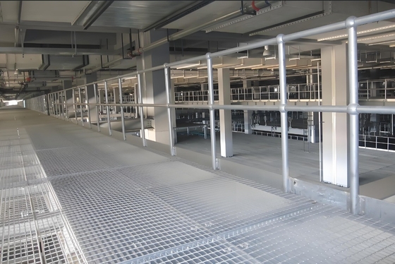 Fırtına Kanalı Çukurları 50 mm çapraz çubuk pitch ile Hafif Çelik Checker Plate ızgara örgü kaplar