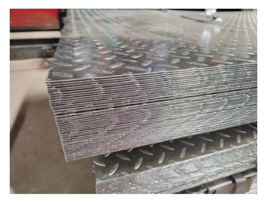 Özelleştirilebilir 40g/m2 Çinko Katmanı Orta Sert Galvanizli Kalıplı Çelik Plakası 1.5*1250mm