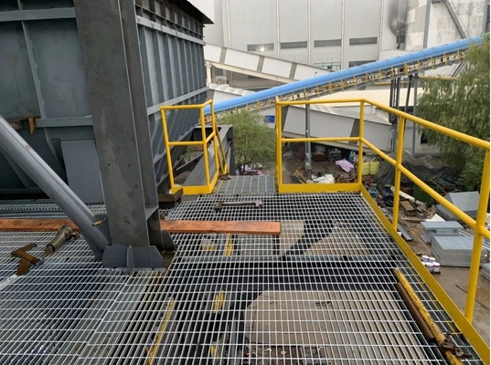 Endüstriyel tasarım tarzı ve kaynak platformu ağırlığı ile Gümüş Çelik ızgara yürüyüş yolu