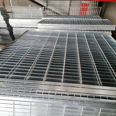 Gümüş bitirme ve korozyon önleyici kaplama ile 50 mm çapraz çubuk pitch metal zemin ızgara