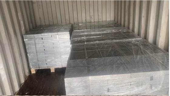 Galvanizli kaynaklı çelik ızgara örgü kapağı drenaj için 50mm çapraz çubuk pitch özelleştirilmiş