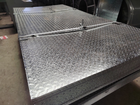 ISO9001 Sertifikalı DX51D Galvanize Pattern Çelik Plakası 5.75*1250mm Z41-Z60 Kaplama