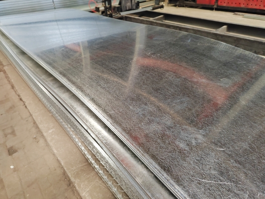 Yağlanmamış 2.75 * 1500mm Galvanizli Çelik Yapısı Özel Boyut Dünya Çapında Taşındı Orta Sertlik