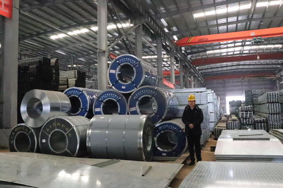 İnşaat için Sıcak Dolaştırılmış Üzerine Galvanizli Çelik Yapılandırılabilir Boyut 5.75*1250mm